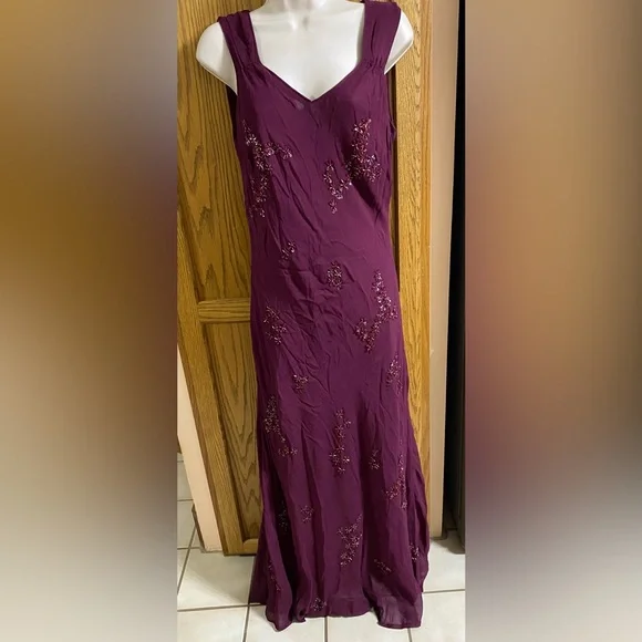 burgundy dress holiday Blushing Elegance: Lady Christmas Party Dress with Big Bow Detail – Canary  Houze main image 1